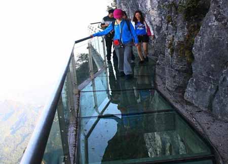 張家界森林公園、袁家界、天子山、金鞭溪、十里畫廊、大峽谷、玻璃橋、天門山4天3晚游