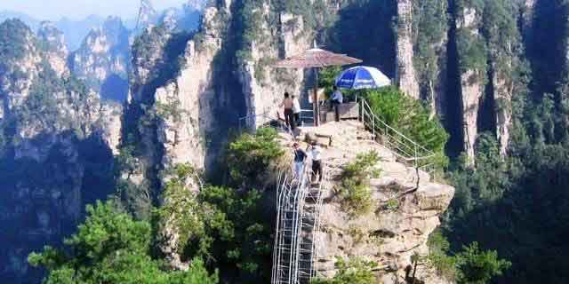 張家界國家地質(zhì)森林公園、黃石寨、金鞭溪休閑一日游